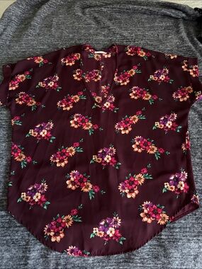 Women's Floral V-Neck Top in dark maroon